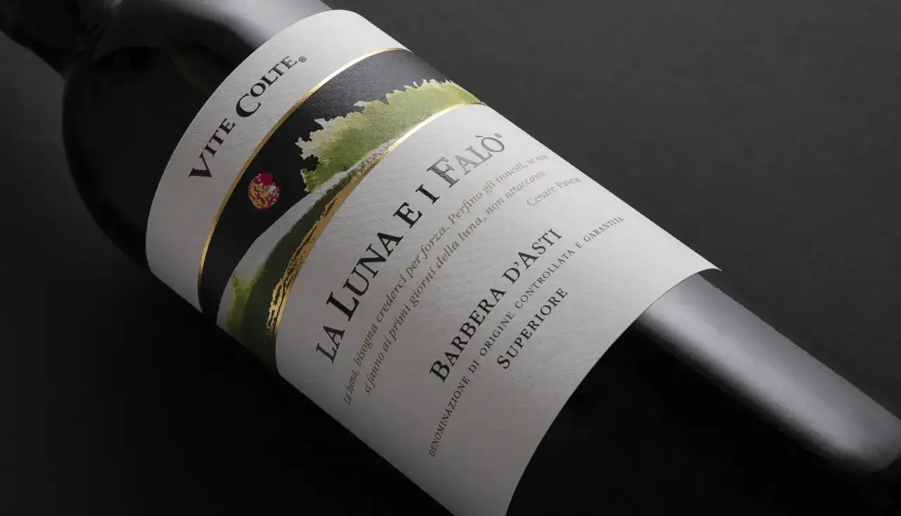 Etichetta di vino Barbera d'Asti Superiore, Vite Colte. La luna, bisogna crederci per forza. Perfino gli innesti, se non si fanno ai primi giorni della luna, non attaccano. Cesare Pavese.