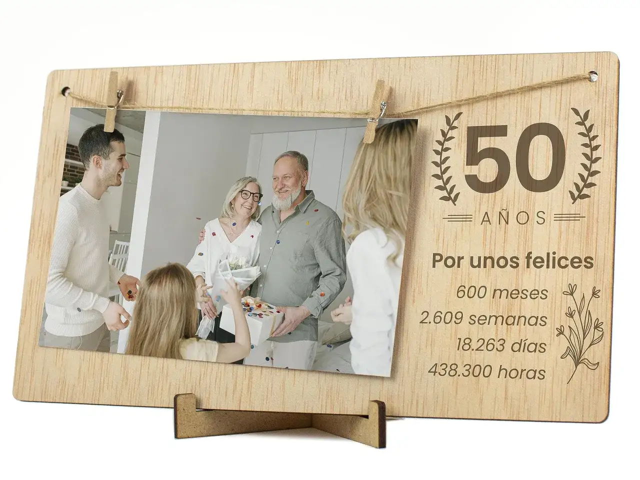 Marco de madera con foto familiar y texto 