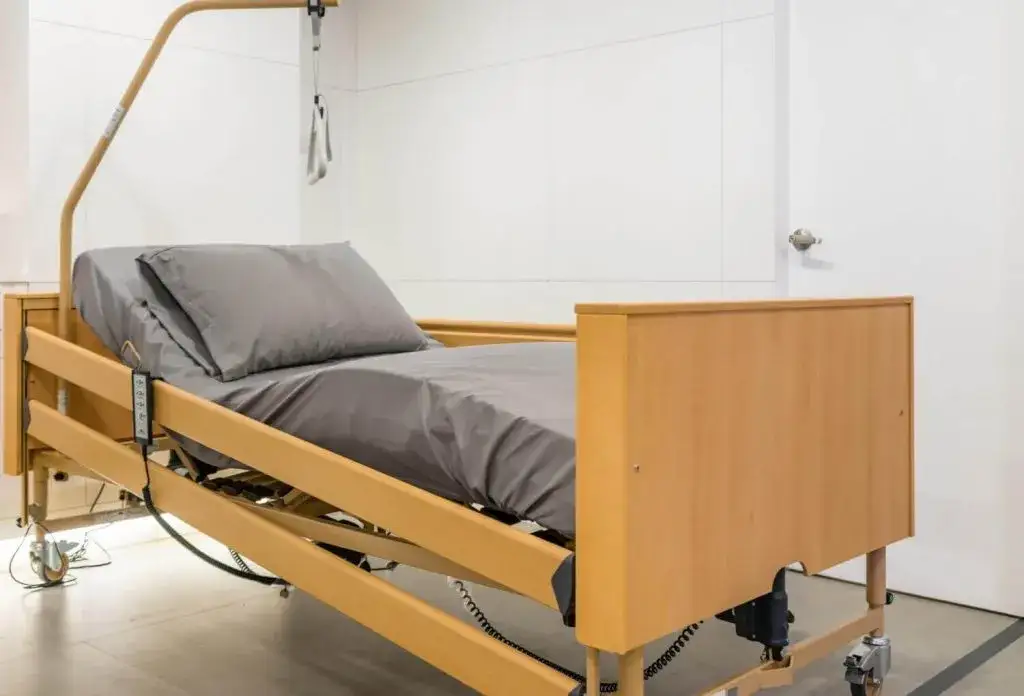 Zdjęcie Komu przysługuje dofinansowanie do ł&oacute;żka rehabilitacyjnego? Sprawdź warunki