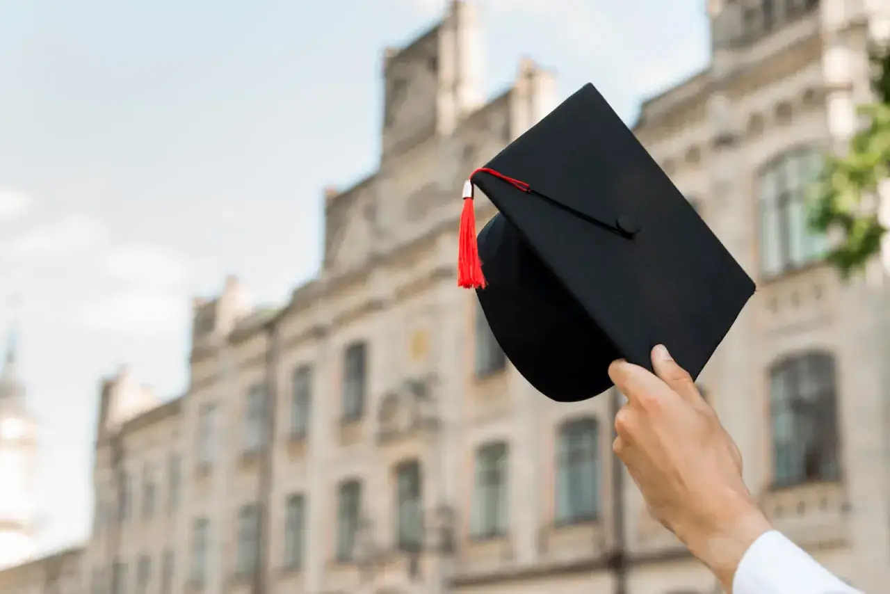 Zdjęcie Ile dni urlopu po studiach magisterskich? Sprawdź swoje prawa!