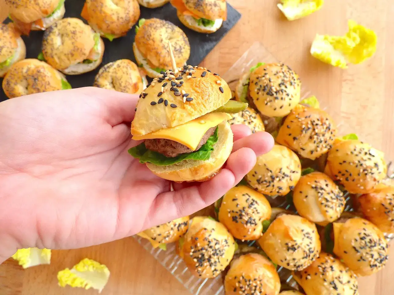 Zdjęcie Mini-burgers maison : secrets pour pains moelleux &amp; steaks juteux
