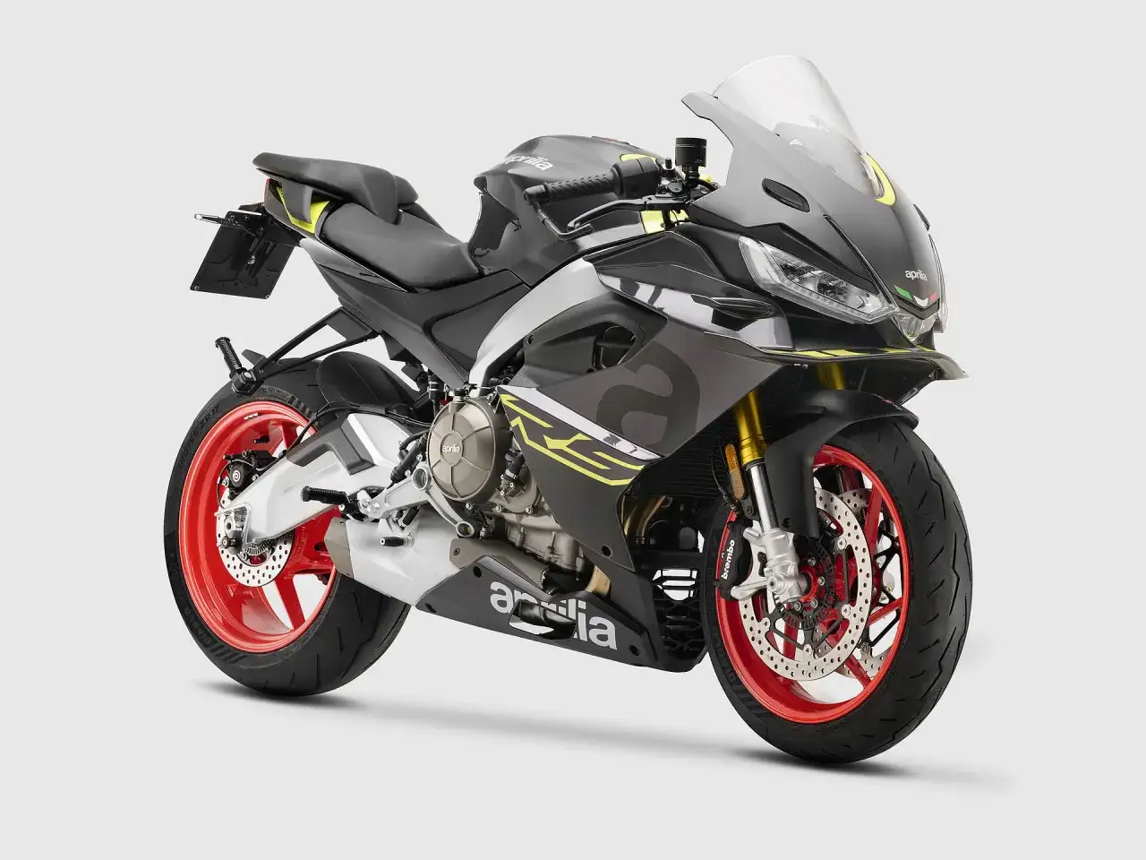 Aprilia RS 660 motor con detalles en amarillo y rojo. Diseño deportivo y agresivo.