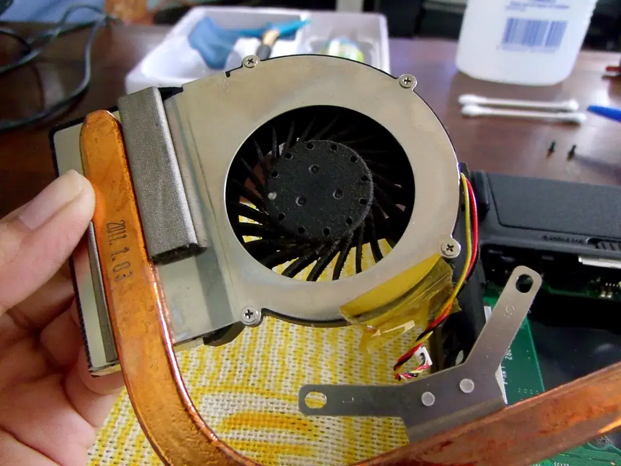laptop cooling system cleaning thermal paste