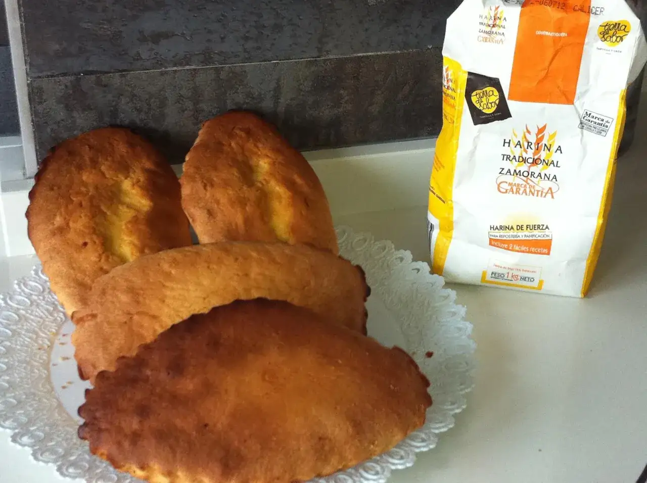 Rebojos zamoranos recién horneados, listos para disfrutar con esta harina tradicional zamorana.