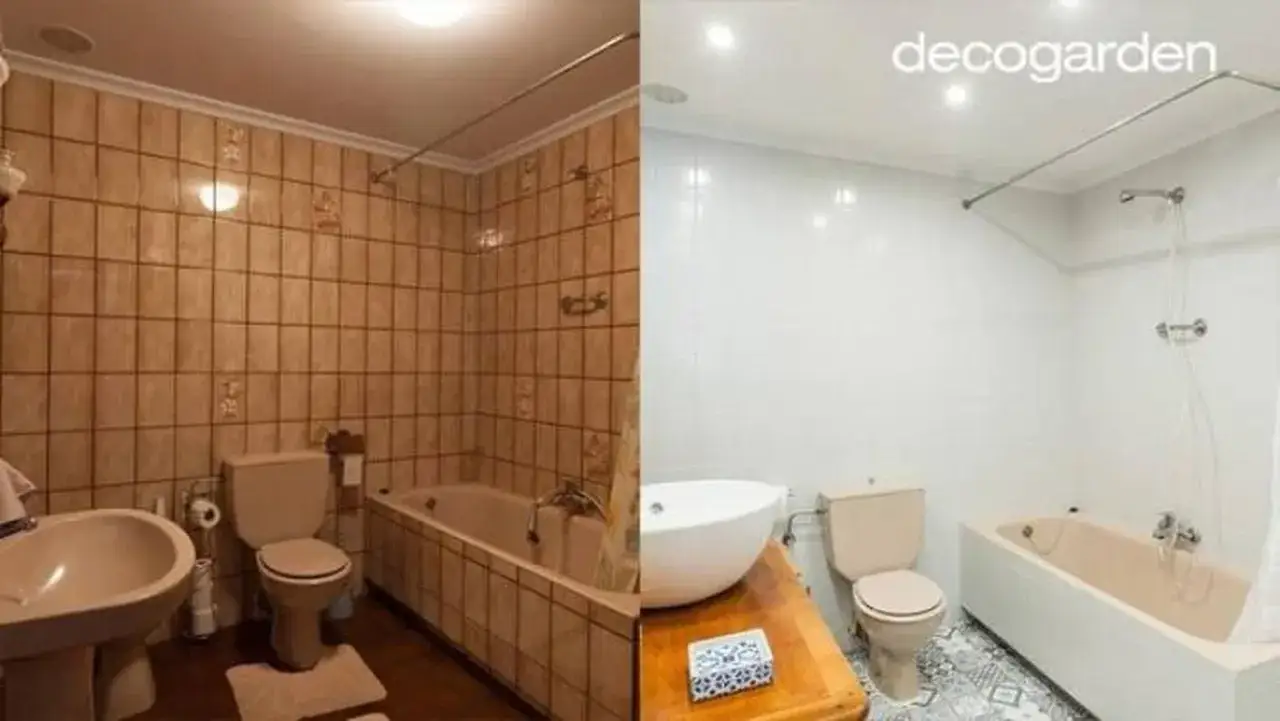 Antes y despu&eacute;s de pintar azulejos ba&ntilde;o. El lado izquierdo muestra un ba&ntilde;o con azulejos marrones, el derecho, un ba&ntilde;o renovado con azulejos blancos y suelo moderno.