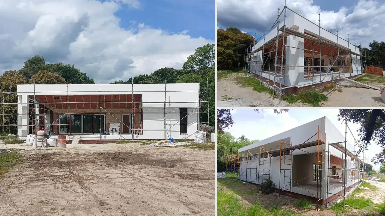 Casa moderna en construcci&oacute;n, con andamios. &iquest;Cu&aacute;nto cuesta construir una casa en Madrid?