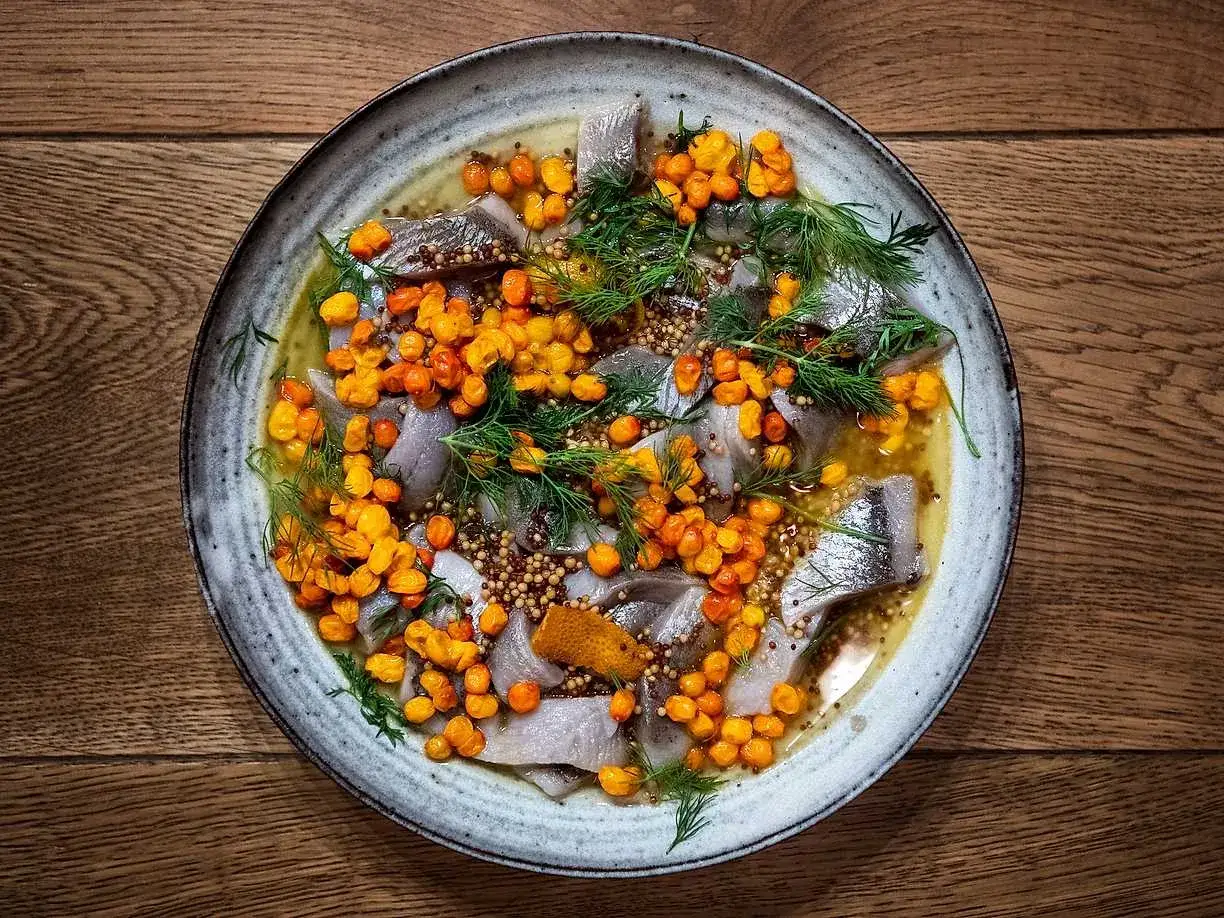 Sill med havtorn och dill. Ett sp&auml;nnande havtorn recept som ger en frisk smak till fisken.