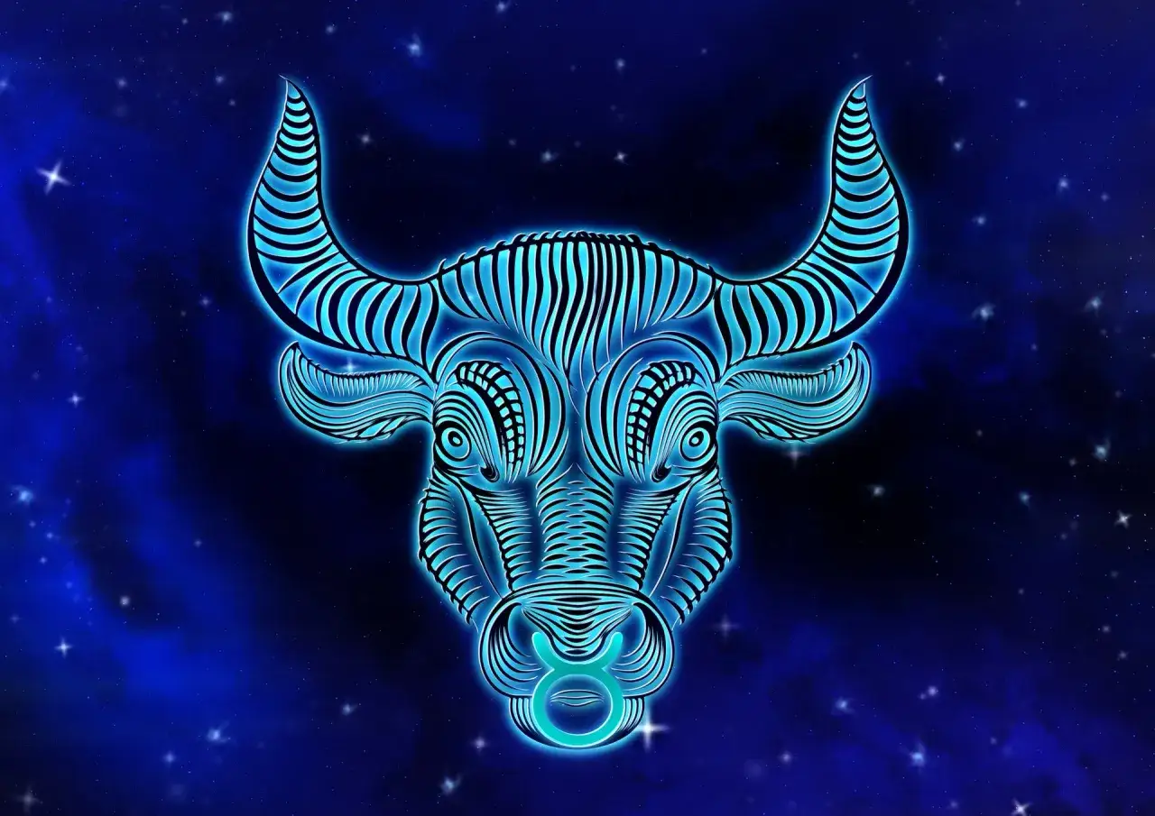 Błękitny, stylizowany byk zodiakalny na tle nocnego nieba pełnego gwiazd. Symbolizuje siłę i determinację.