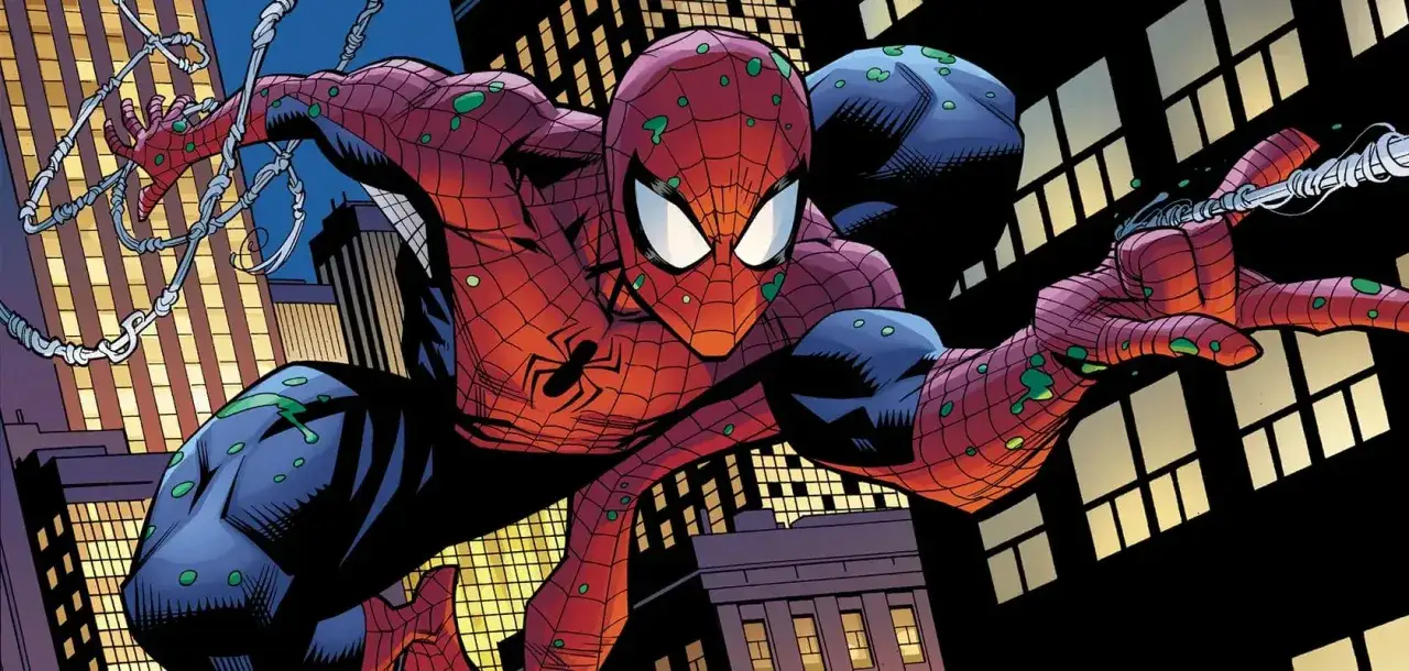 Spider-Man, avec son costume rouge et bleu couvert de taches vertes, utilise son pouvoir d'araign&eacute;e pour se balancer entre les gratte-ciel illumin&eacute;s.