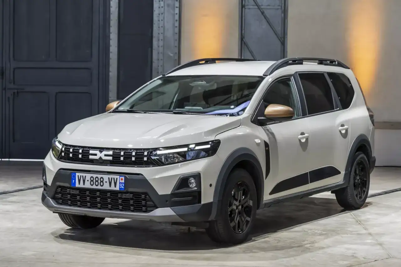 Dacia Jogger blanc, un avis sur cette voiture GPL qui allie style et économie.