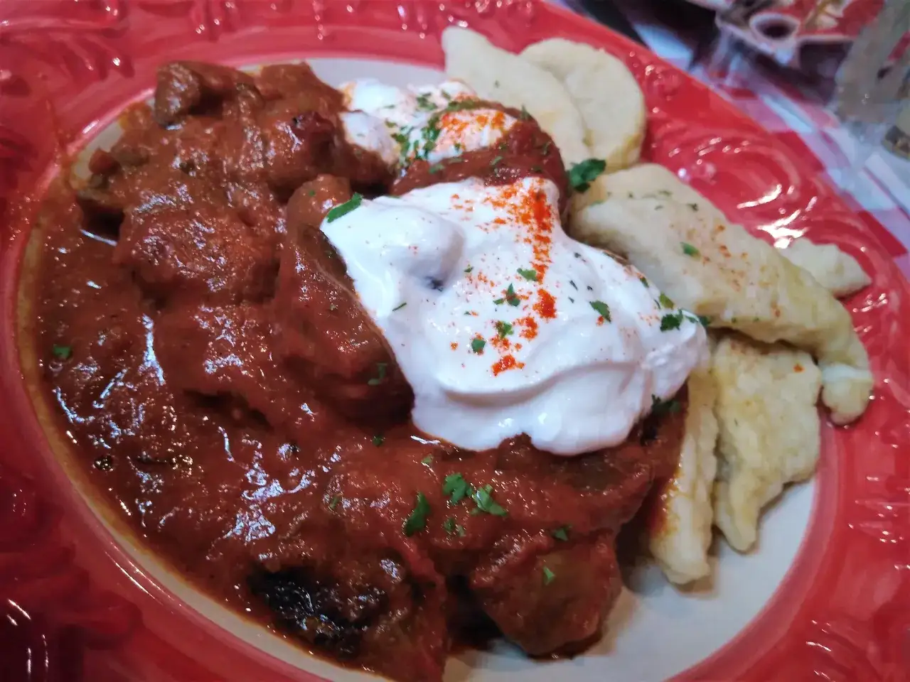 Budapeszt jedzenie street food gulasz
