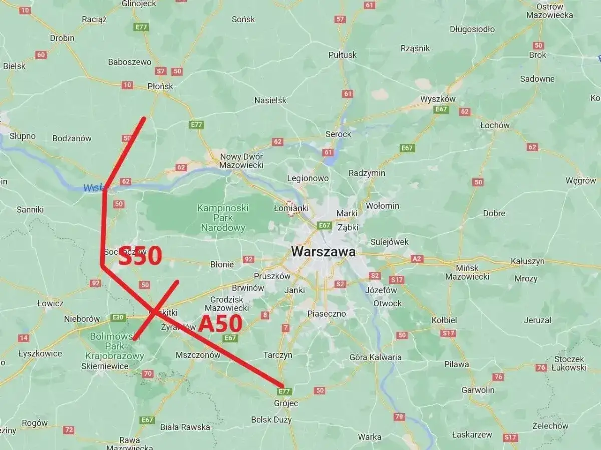 Mapa drogowa z zaznaczoną trasą S50 i A50, okalającą Warszawę.