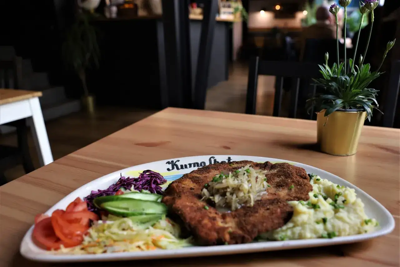 Kurna Chata Wrocław wnętrze restauracji