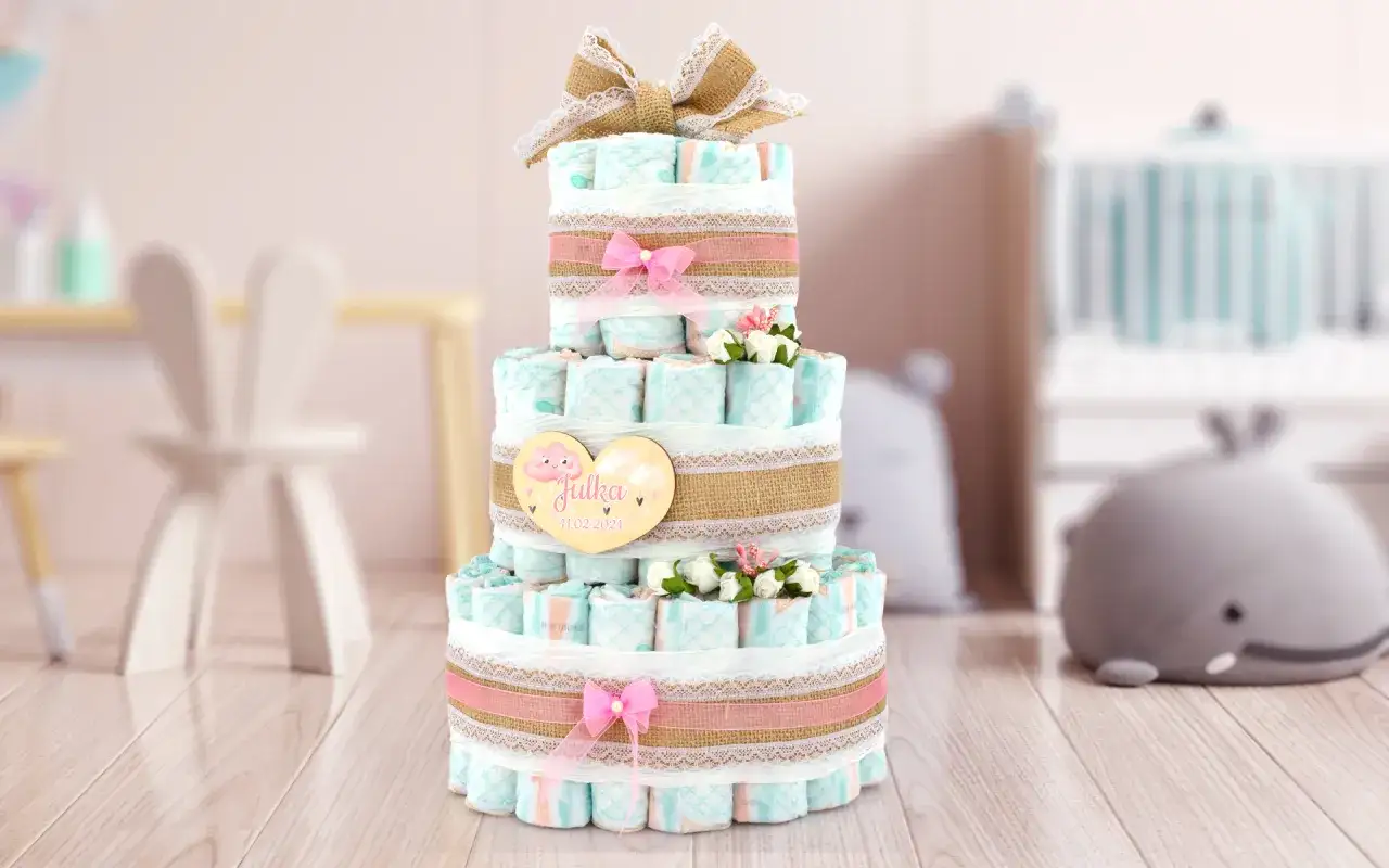 różne torty z pampersów na chrzciny inspiracje
