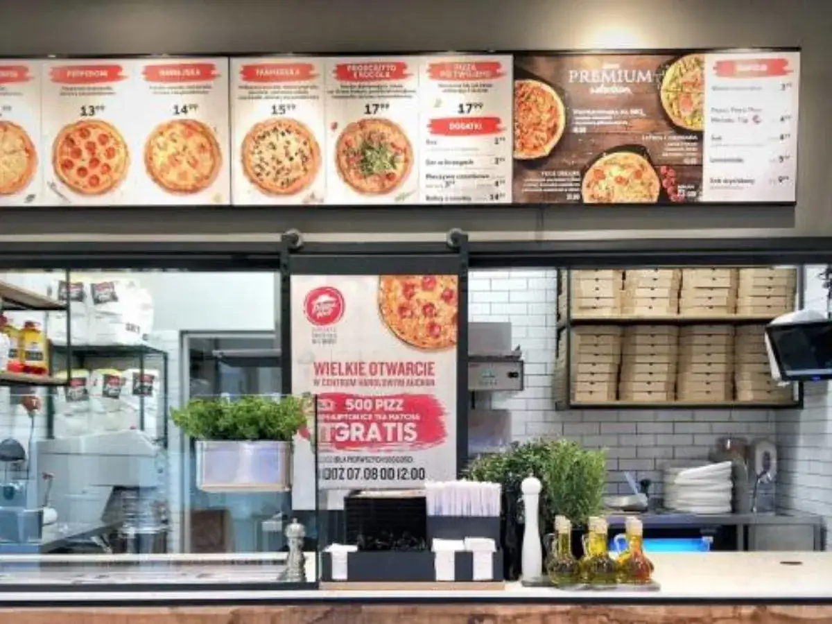 Pizza Hut cennik: różne pizze z cenami, od Pepperoni za 13 do Prosciutto e Rucola za 17. Promocja 