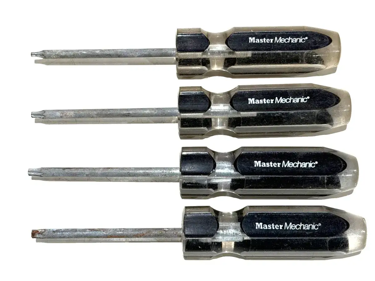 Cuatro destornilladores Master Mechanic con puntas de **tornillos estrella** de diferentes tamaños, listos para cualquier tarea.