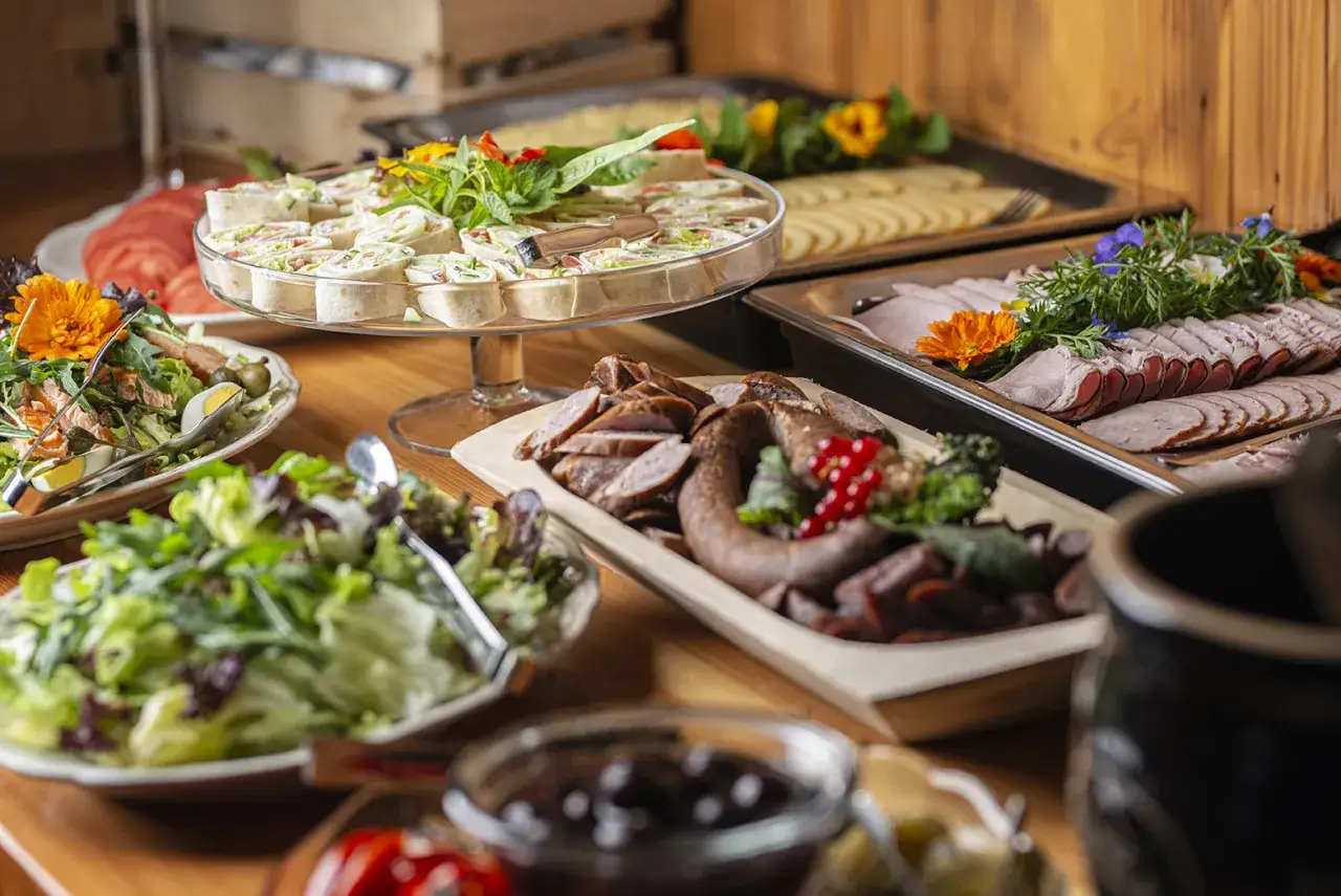 Bacówka Biały Jeleń restauracja jedzenie regionalne