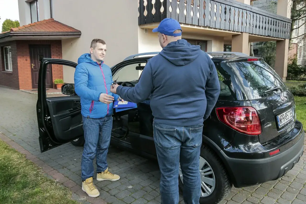 wz&oacute;r umowy kupna sprzedaży samochodu dwujęzyczna