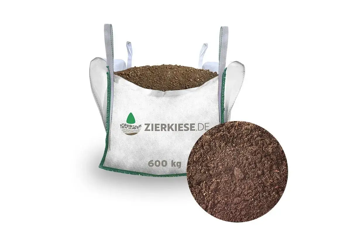 Ein Big Bag mit 600 kg Mutterboden von Zierkiese.de. Informieren Sie sich, was kostet Mutterboden für Ihren Garten.