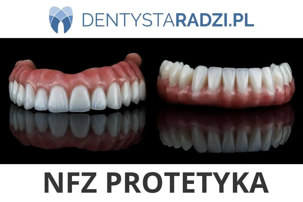 Dwie protezy zębów, jedna górna, druga dolna, prezentują estetykę i funkcjonalność. Mikroproteza przywraca piękny uśmiech.