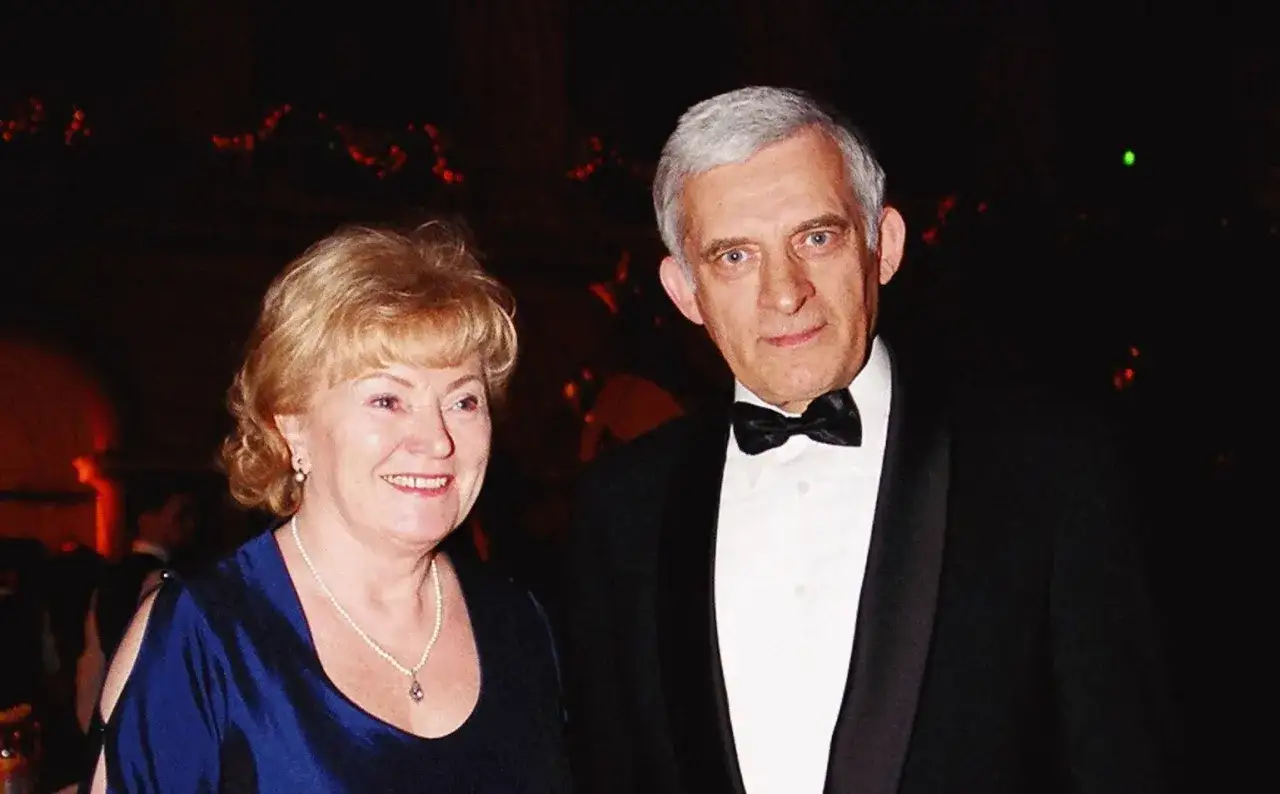 Jerzy Buzek z żoną Jolantą na eleganckim przyjęciu. Ich romans trwa od lat.