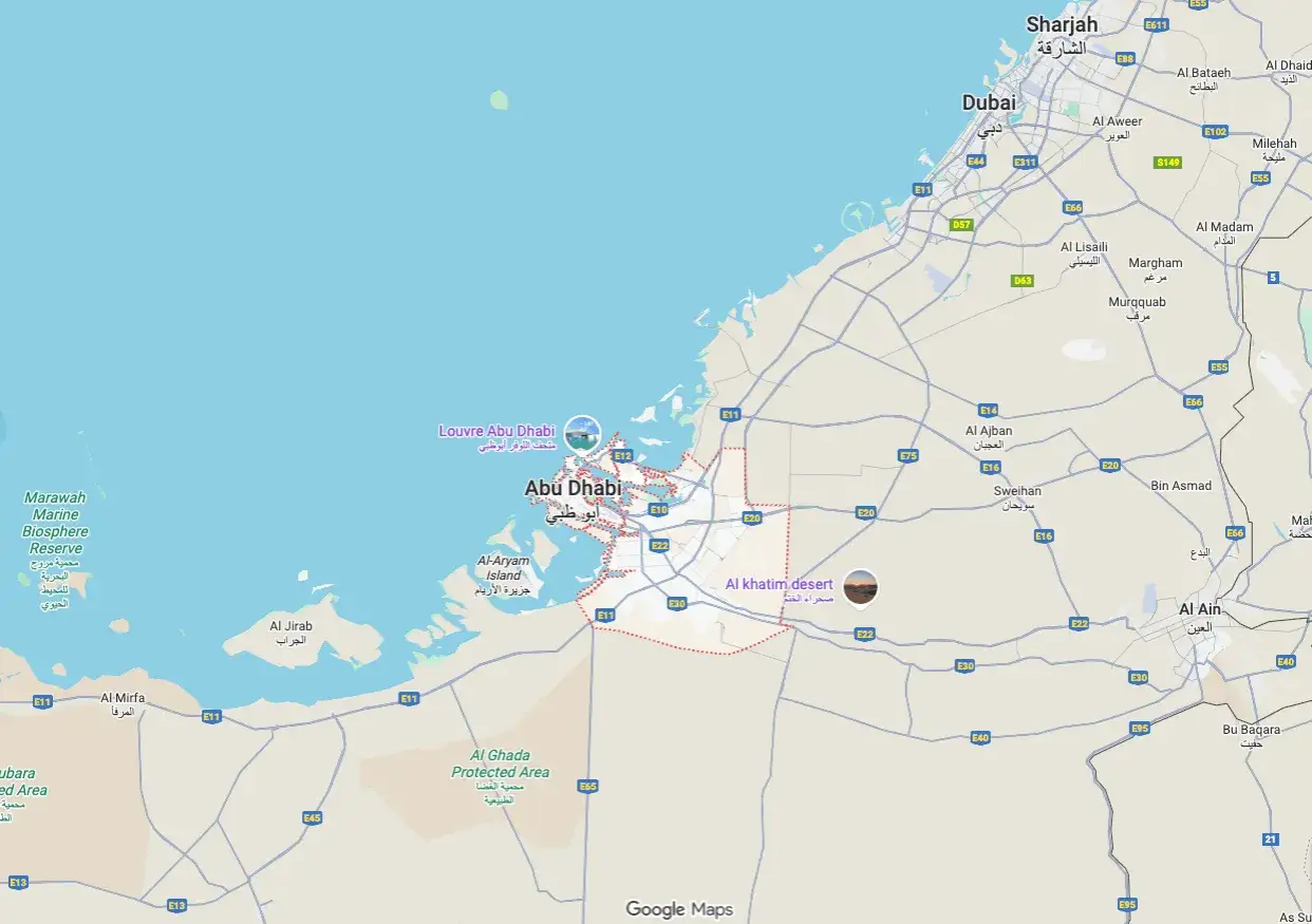 Mapa pokazuje, gdzie jest Abu Dhabi, z zaznaczonymi Luwrem Abu Dhabi i pustynią Al Khatim.