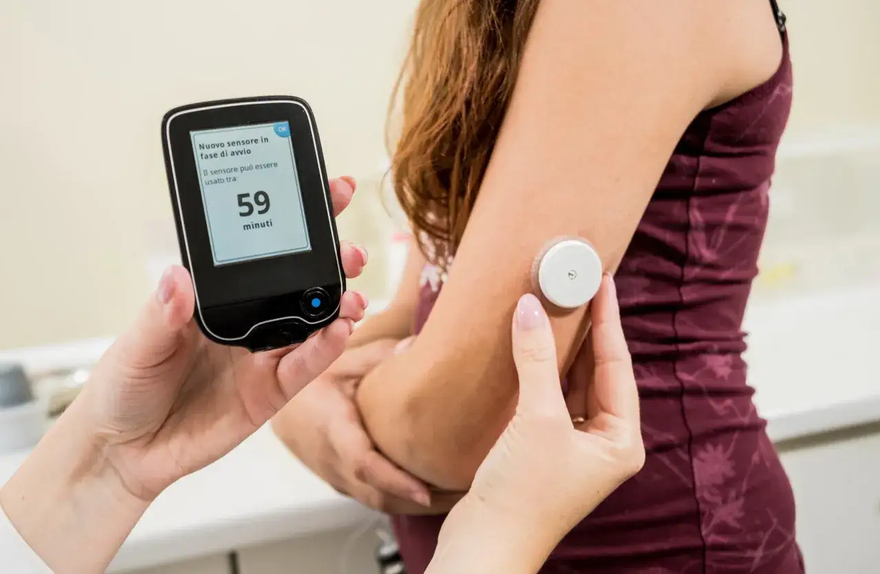 Monitorowanie poziomu cukru u cukrzyka: nowy sensor gotowy do użycia za 59 minut.