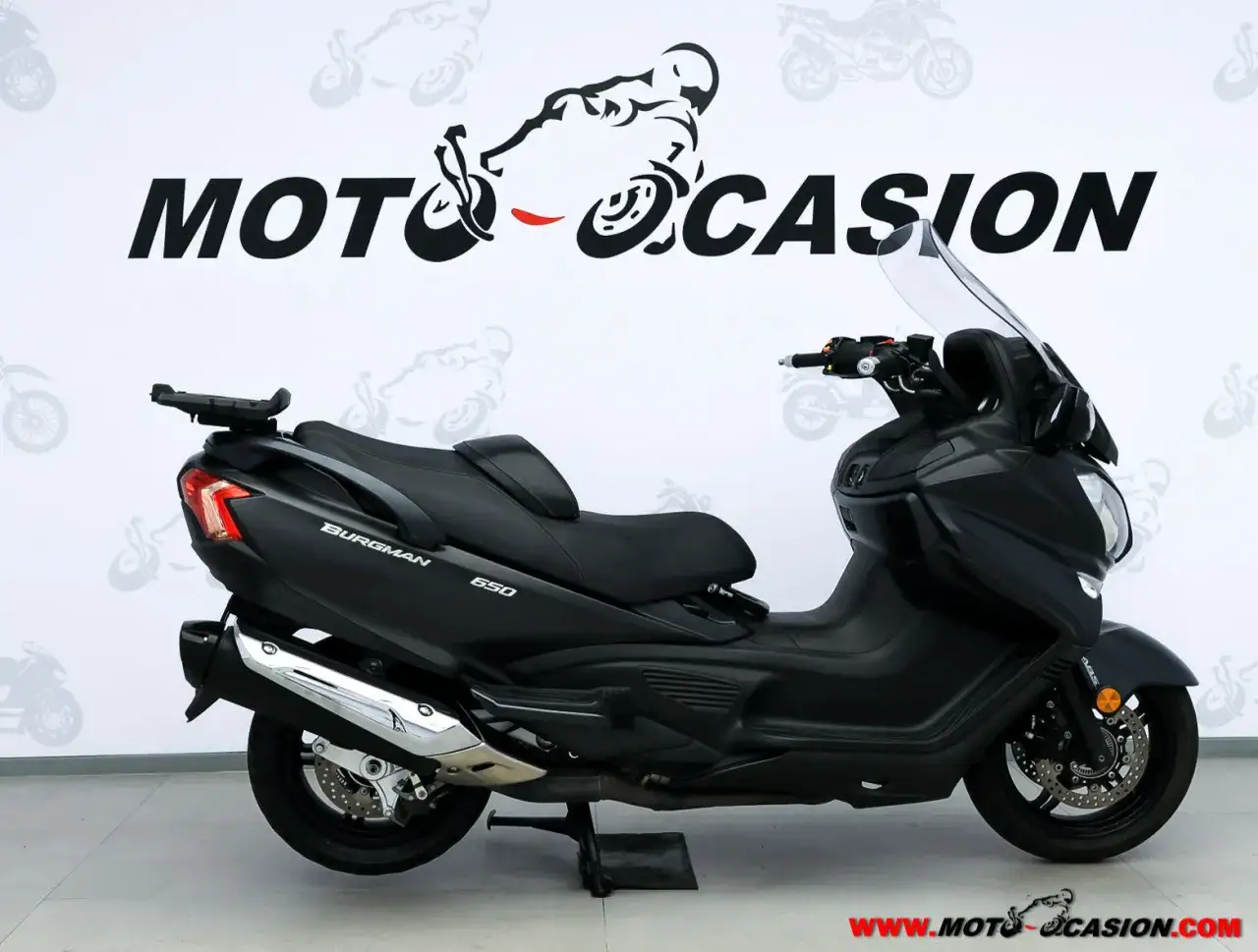 Suzuki Burgman 650 negra, ideal para ciudad y carretera. Consulta suzuki burgman 650 ficha t&eacute;cnica para m&aacute;s detalles.