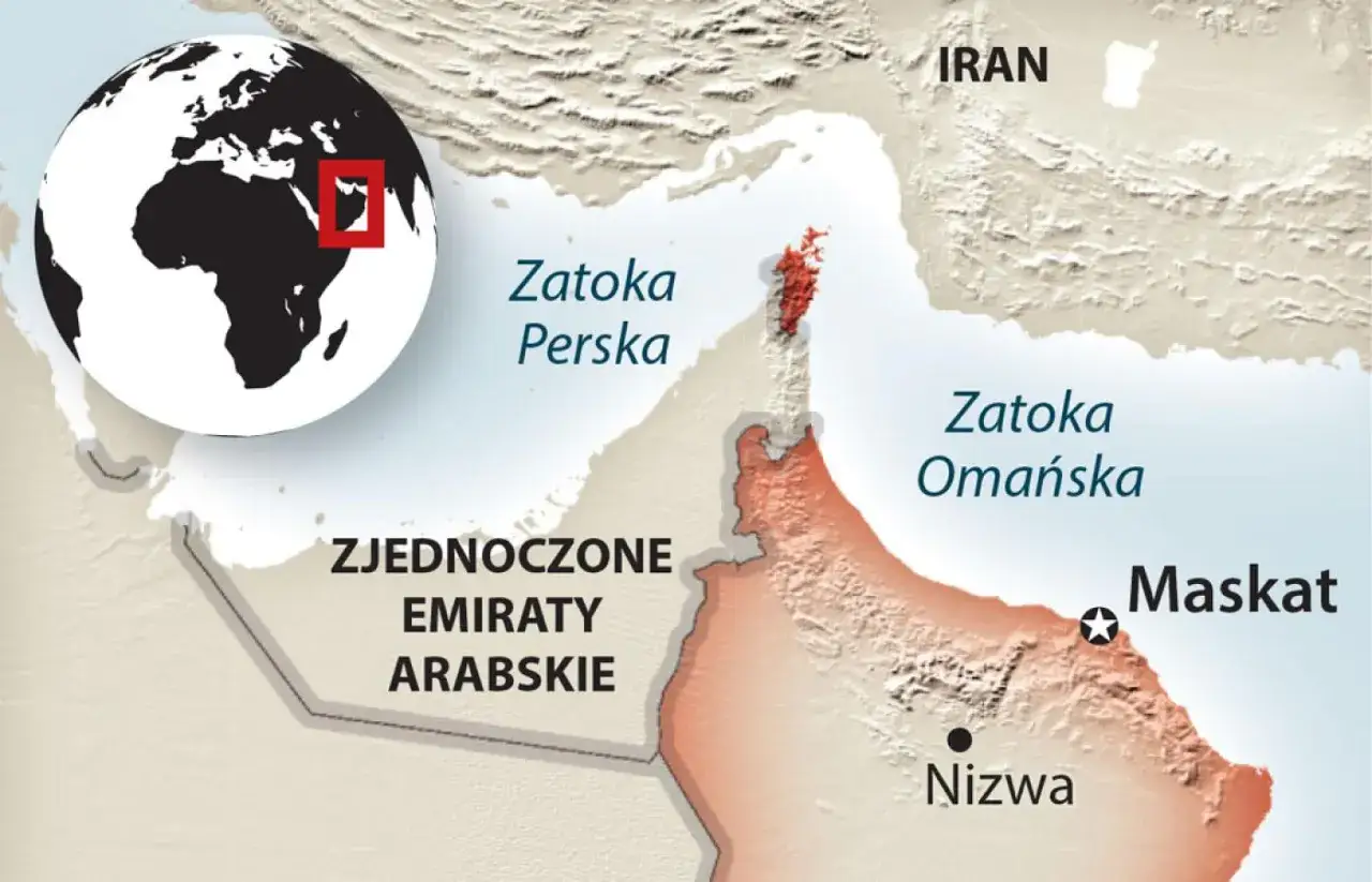 Mapa pokazuje, gdzie leży Oman, między Zatoką Perską a Zatoką Omańską, obok Zjednoczonych Emirat&oacute;w Arabskich.