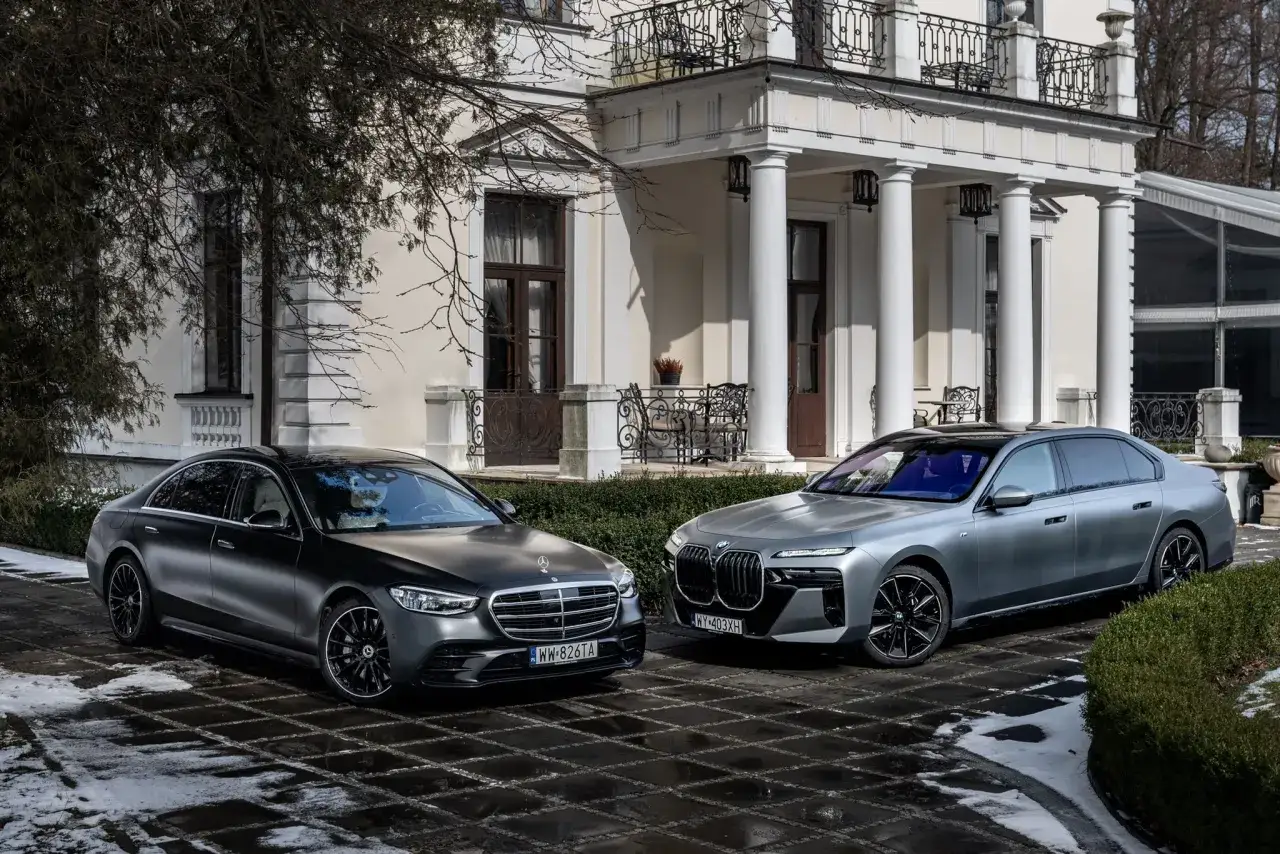 Nowoczesny luksusowy samoch&oacute;d do ślubu (Mercedes S-Klasa, BMW seria 7, Audi A8)