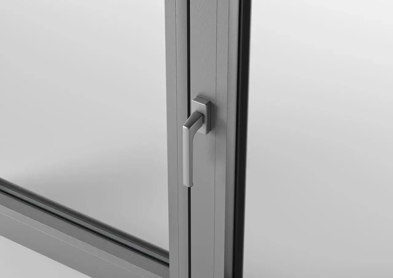 Maniglia di una finestra con profili in alluminio anodizzati, un dettaglio di design moderno e resistente.