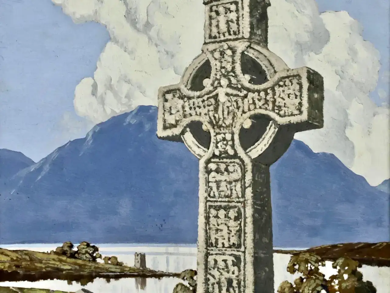 Kamienny krzyż celtycki z misternymi zdobieniami na tle błękitnych gór i jeziora.