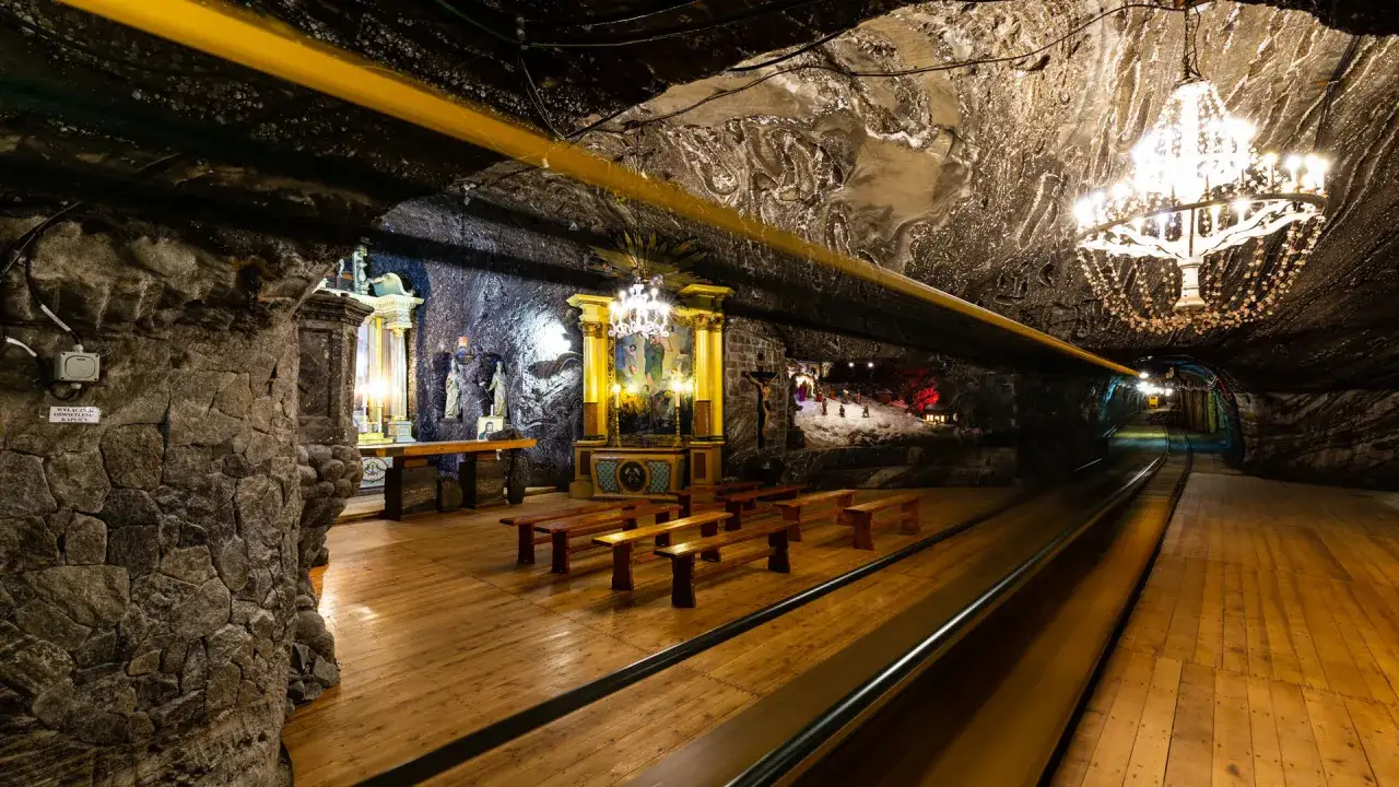 Podziemna kaplica w kopalni soli w Wieliczce, wpisanej na listę UNESCO Polska.
