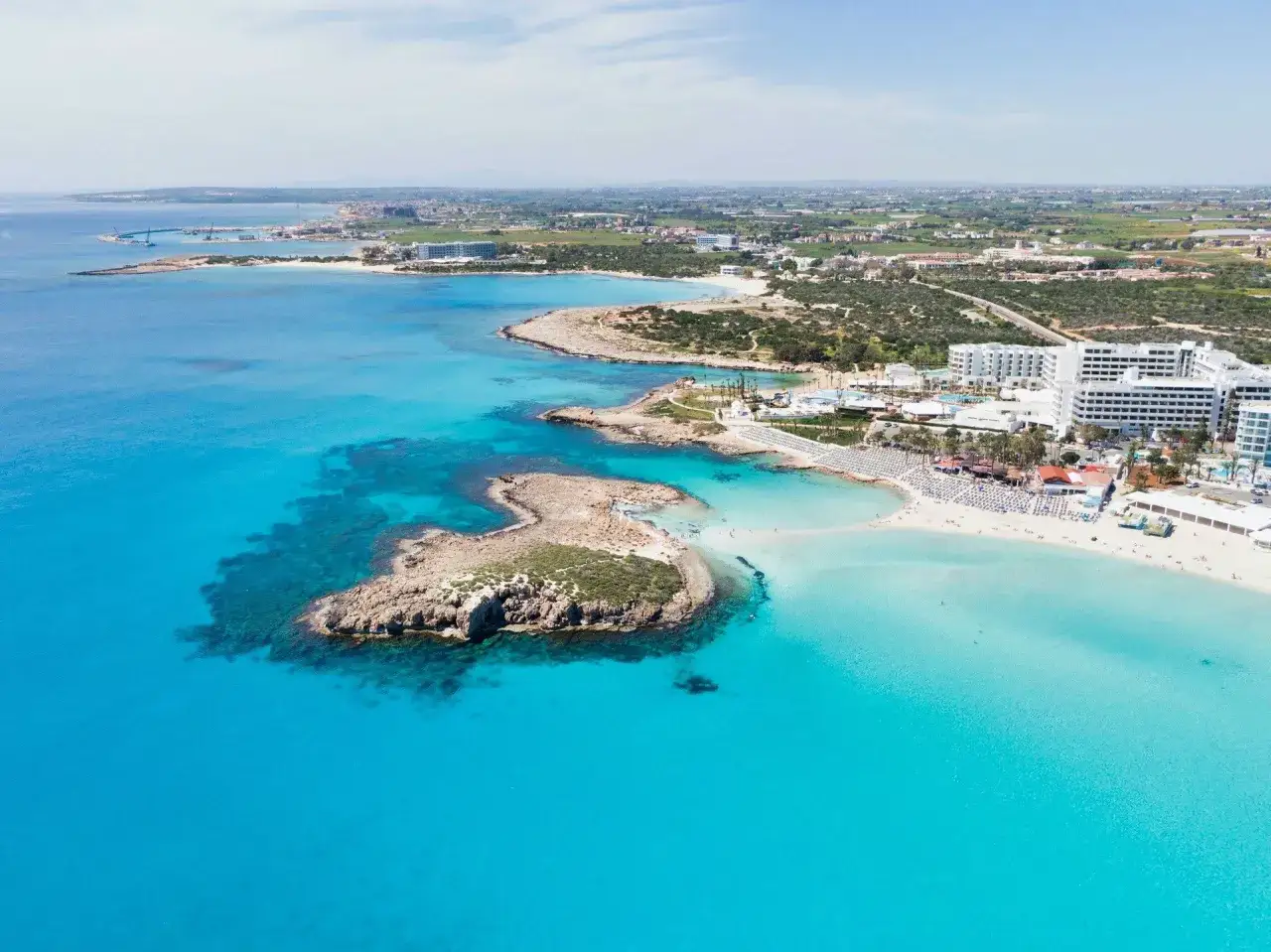 Plaża Ayia Napa vs dzika plaża Cypru Północnego