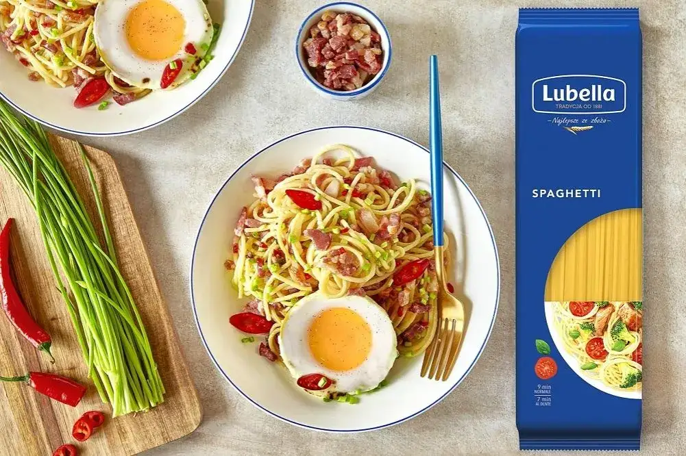 spaghetti z boczkiem chili czosnkiem gotowe danie
