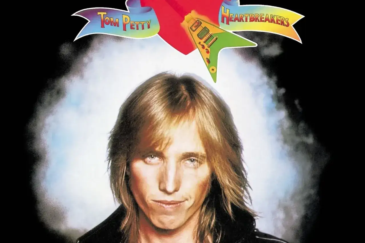 Portrait de Tom Petty, avec le logo