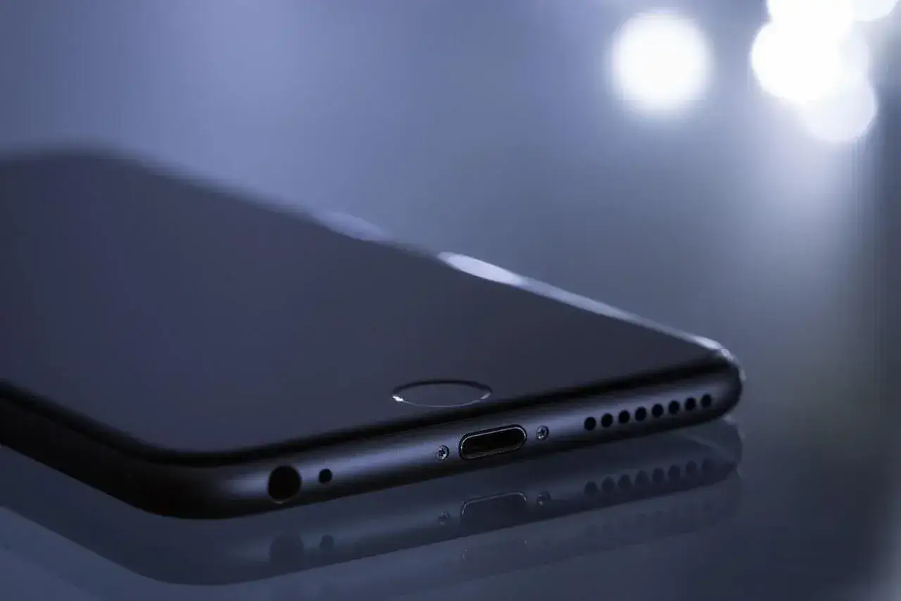 różne typy baterii do iPhone 5, oryginalna bateria iPhone 5 vs zamiennik