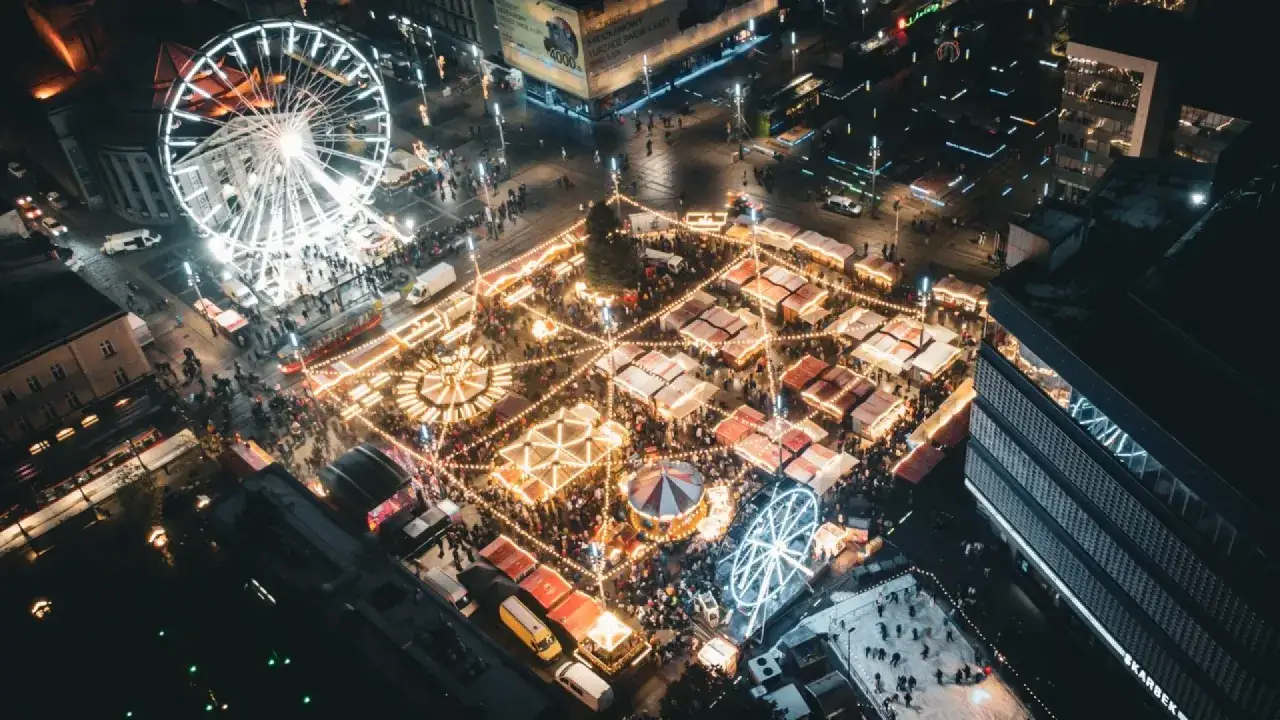 jarmark bożonarodzeniowy Katowice Rynek iluminacje nocą