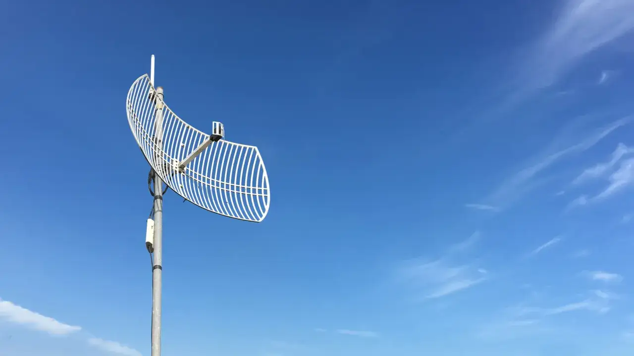 Porównanie anten kierunkowych i siatkowych