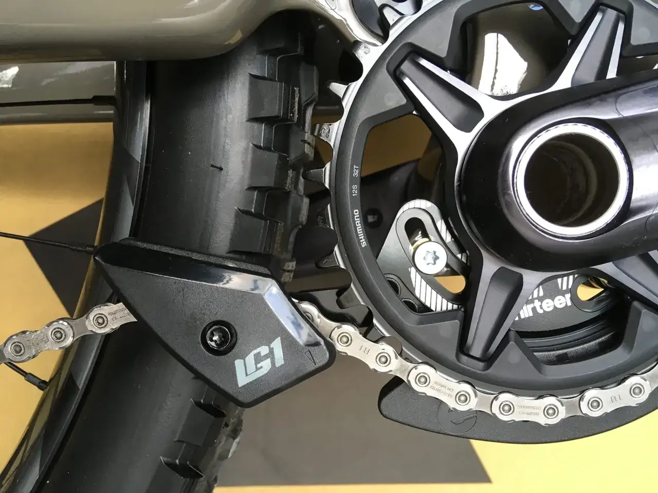 Łańcuch rowerowy Shimano z napinaczem. Dowiedz się, jak naciągnąć łańcuch w rowerze z przerzutkami Shimano.