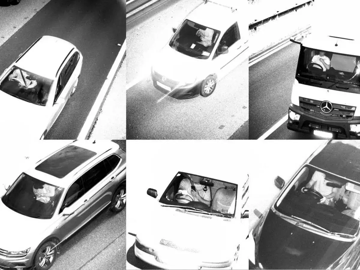 Mehrere Autofahrer wurden geblitzt mit Handy in der Hand. Ein Lieferwagen, ein SUV und ein LKW sind zu sehen.