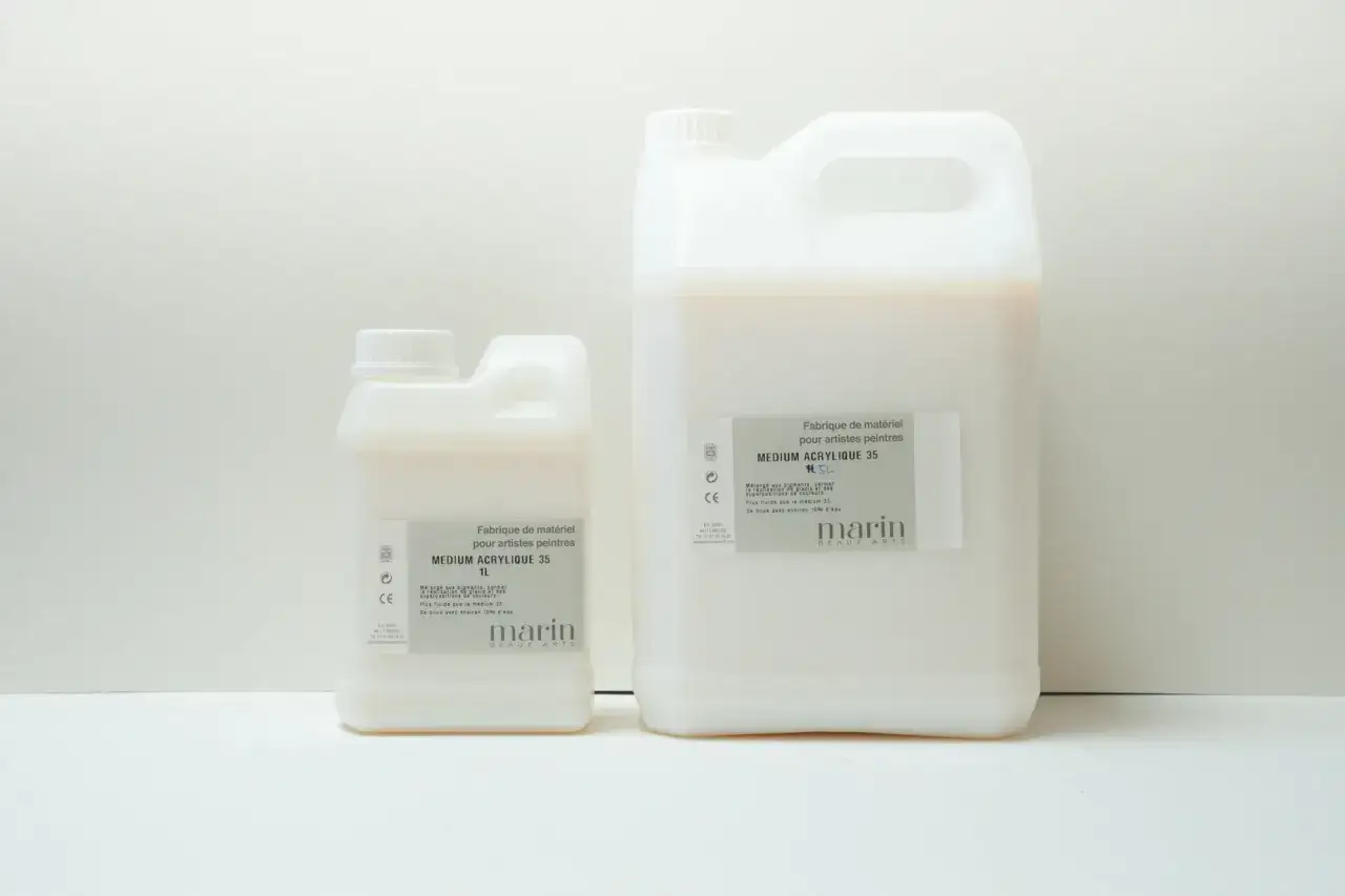 Deux flacons de médium pour fabriquer médium pour peinture acrylique, un de 1L et un plus grand.