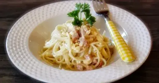 różne warianty spaghetti z szynką
