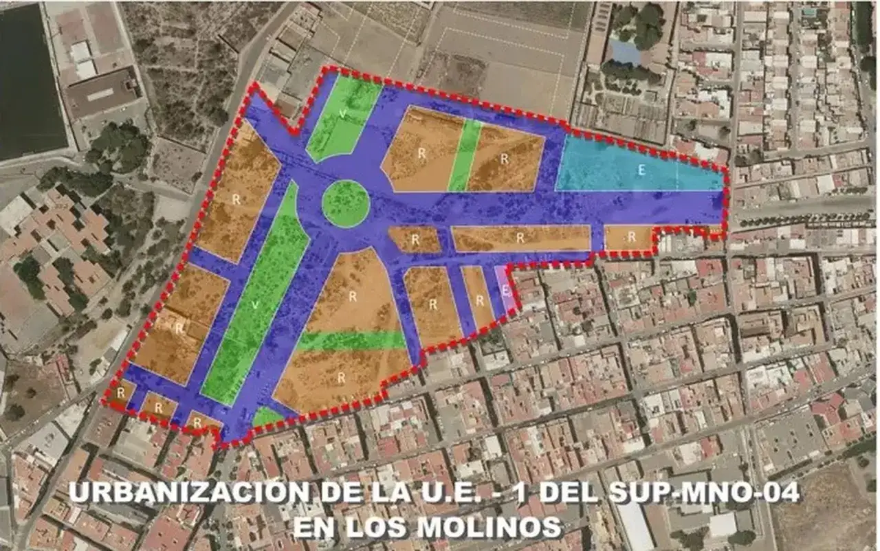 Plano de urbanizaci&oacute;n en Los Molinos, Almer&iacute;a, con zonas verdes (V), residenciales (R) y equipamientos (E) delimitadas.