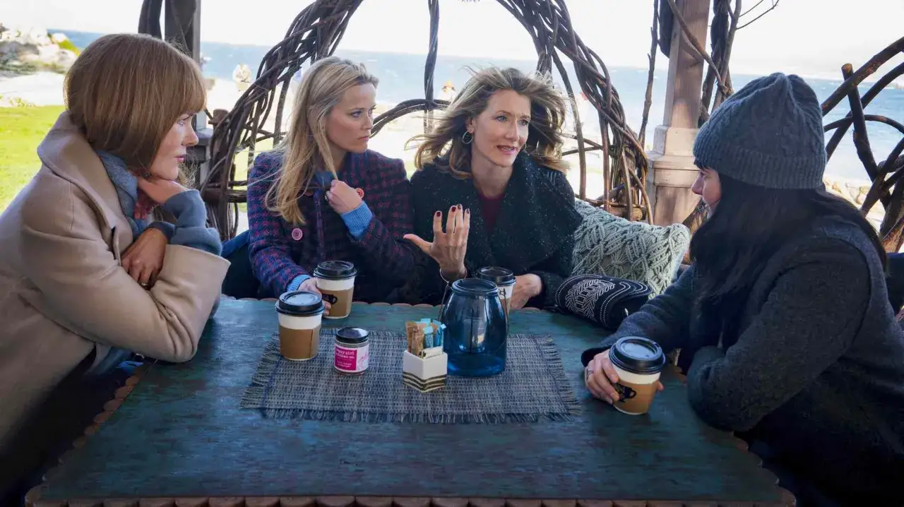 Kvinnor samlas för kaffe, kanske planerar de något hemligt i **big little lies season 3**.