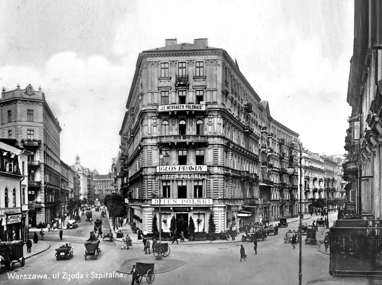 Warszawa, ul. Zgoda i Szpitalna. Lalka epoka - ruchliwe skrzyżowanie z dorożkami i samochodami, kamienice z szyldami 
