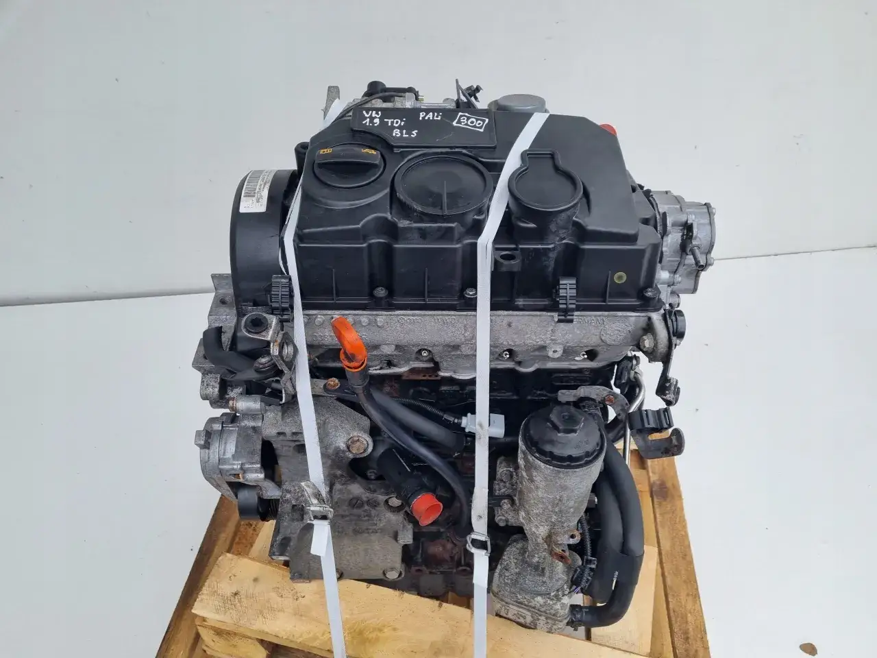 silnik 1.9 TDI w komorze VW Caddy III