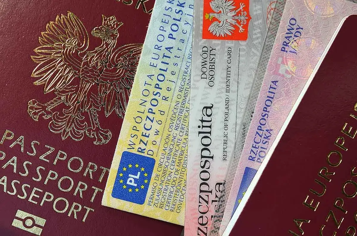 polski dow&oacute;d osobisty i paszport