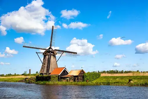 Kinderdijk wiatraki krajobraz