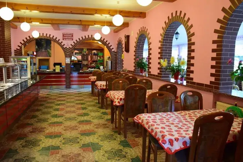 Restauracja Karłów wnętrze góralskie jedzenie